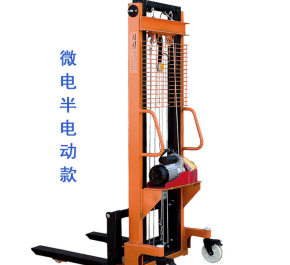 半電動小型液壓叉車在飲料轉(zhuǎn)運庫房中的應用